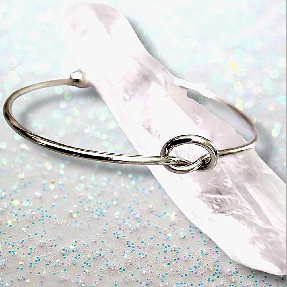 Silver love knot bangle silver bracelet NWT - Picture 2 of 7